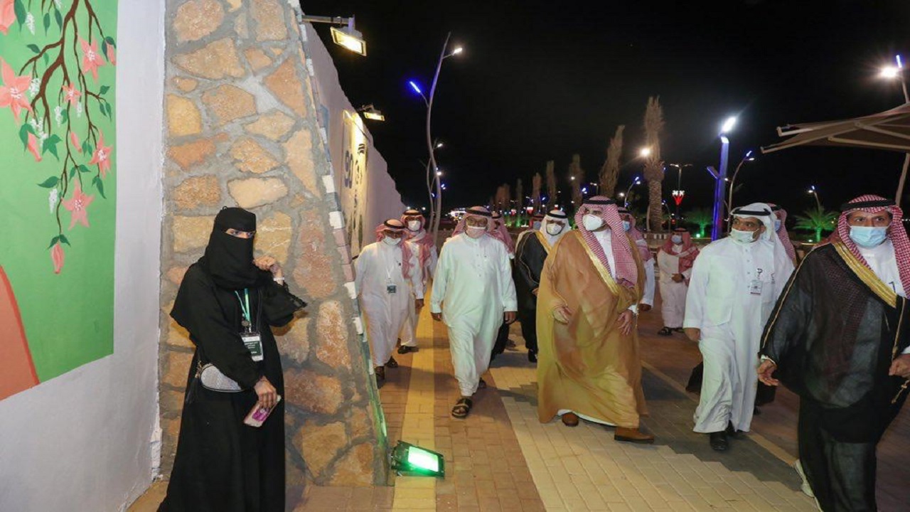 الأمير فيصل بن نواف يطلق برنامج الخط العربي