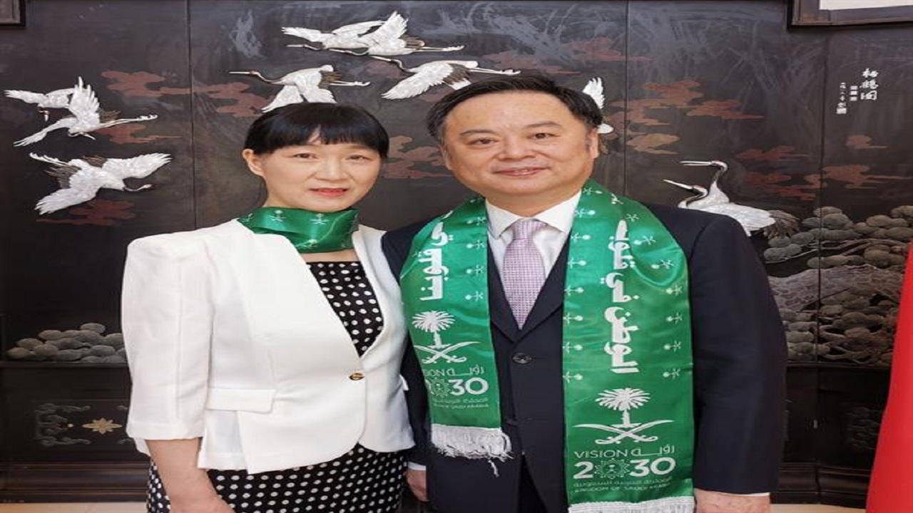 بالفيديو.. السفير الصيني وزوجته في اليوم الوطني للمملكة: نعتز بصداقتنا