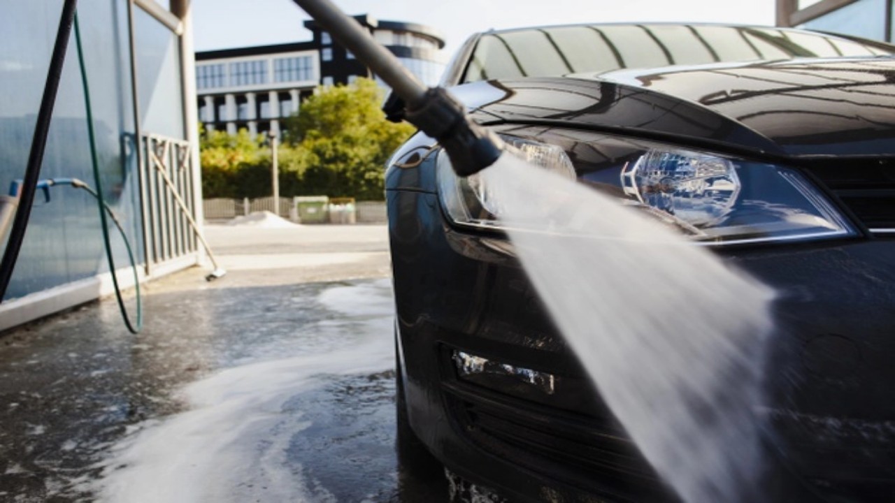 1000 ريالًا غرامة غسل السيارات في الأماكن العامة