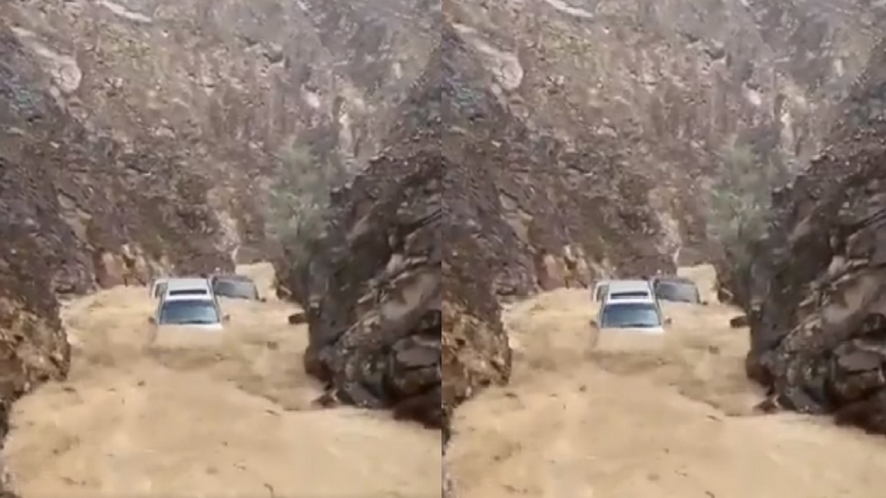 مشهد مروع لانجراف 4 سيارات في وادي شيص(فيديو)