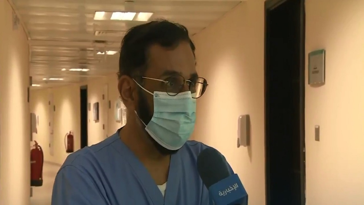 مغادرة آخر مصاب بـ &#8220;كورونا&#8221; من الحجر الصحي في جامعة الملك سعود (فيديو)