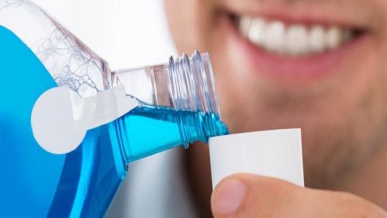 تحذير طبي من زيادة استخدام «غسول الفم»
