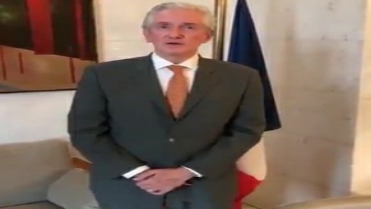 شاهد.. السفير الفرنسي لدى المملكة يودع المواطنين برسالة مؤثرة بعد انتهاء فترة عمله