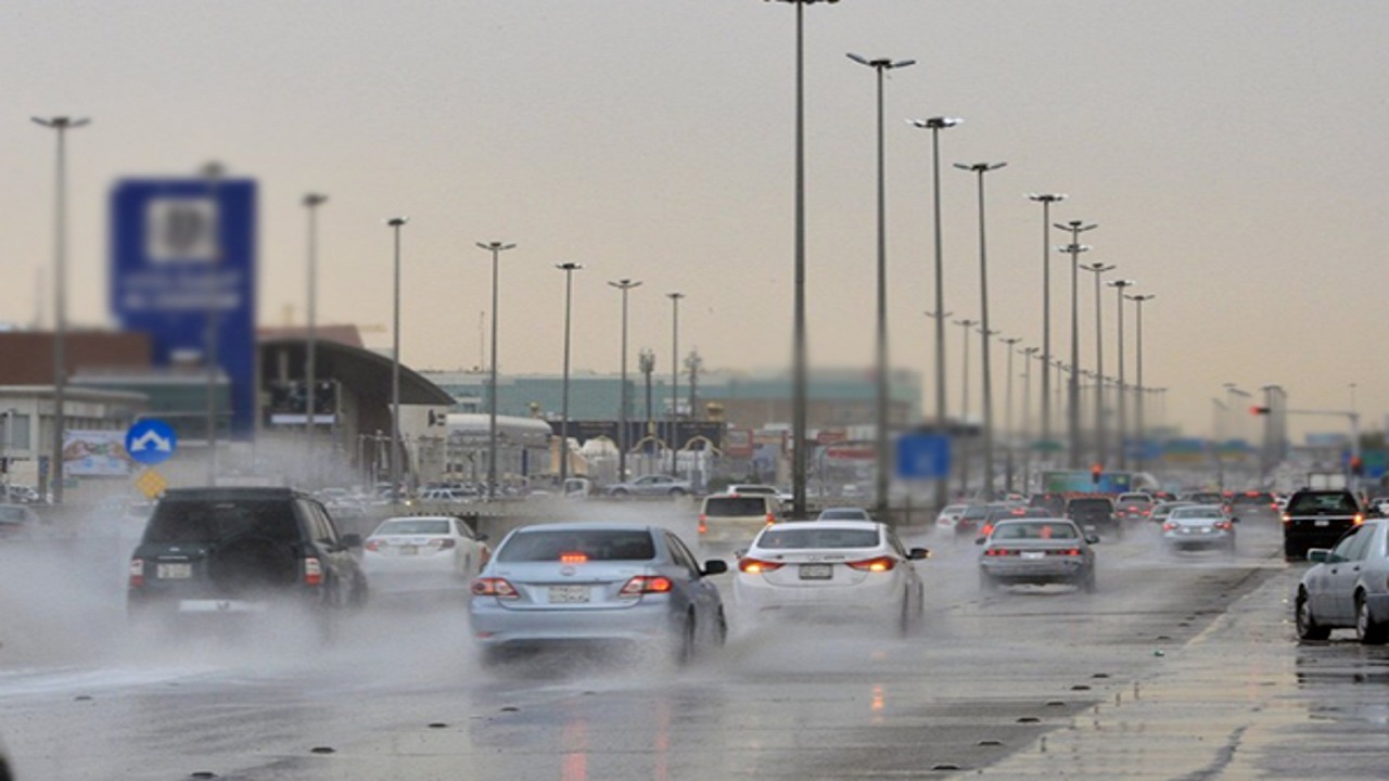 الحصيني: أمطار وزخات برد على مكة والمدينة