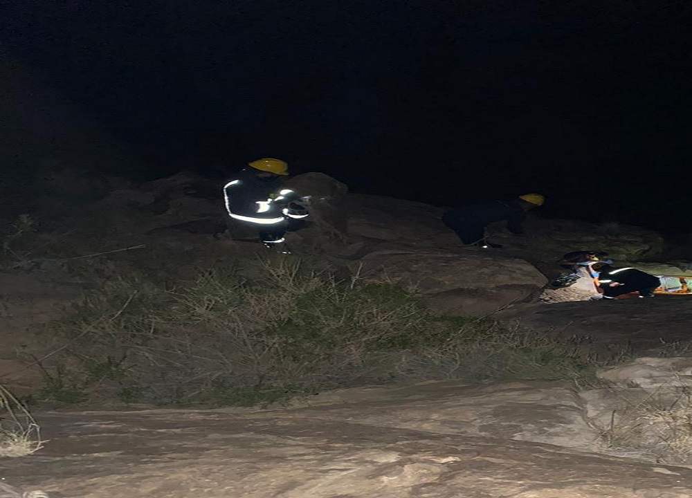 مدني سراة عبيدة يباشر حالة لسقوط شخص من مرتفع جبلي في وادي كَرار