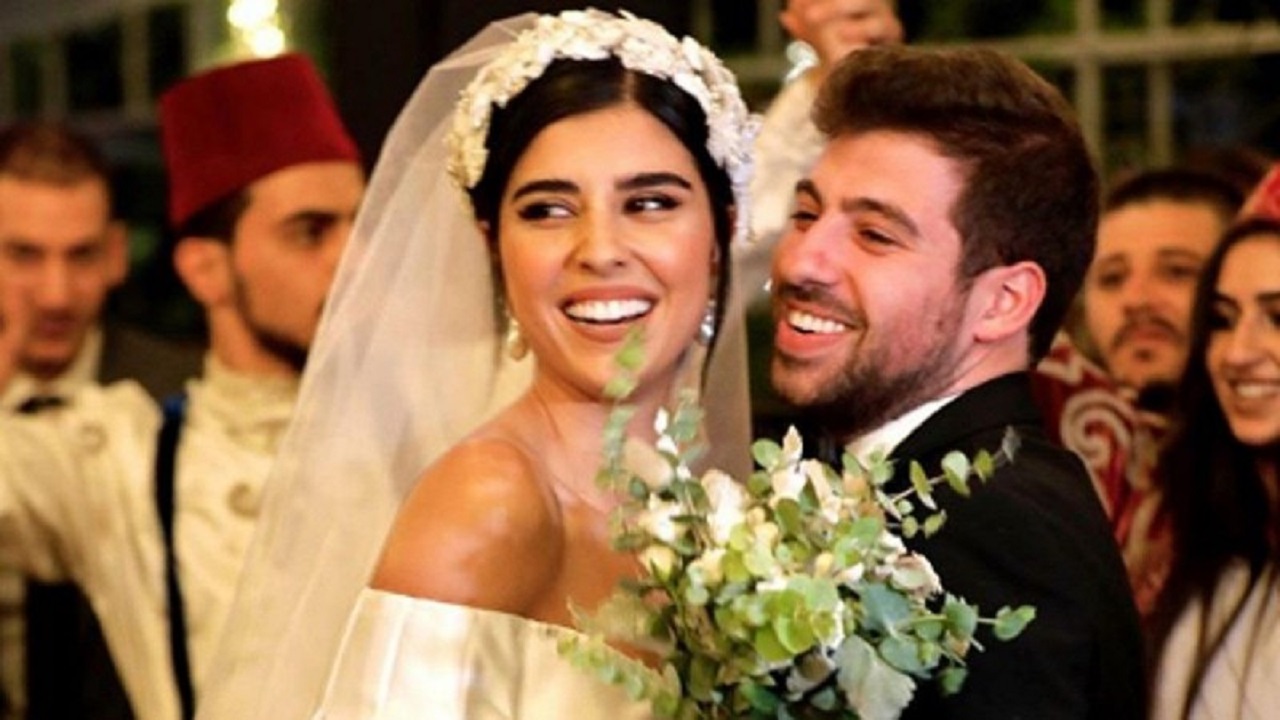 بالفيديو.. «زينة مكي» تحتفل بزفافها على «نبيل خوري» بفستان يثير الجدل