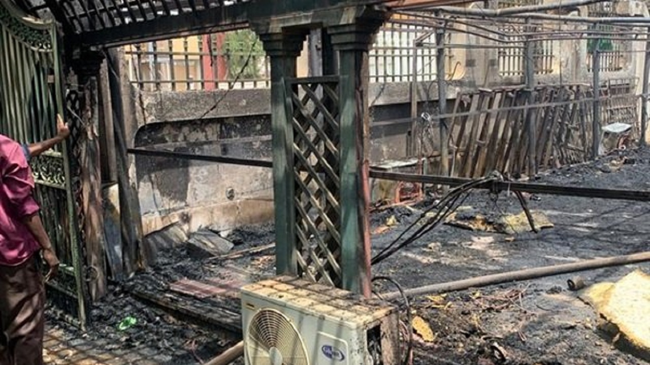بالصور.. حريق هائل في السفارة السعودية بالسودان