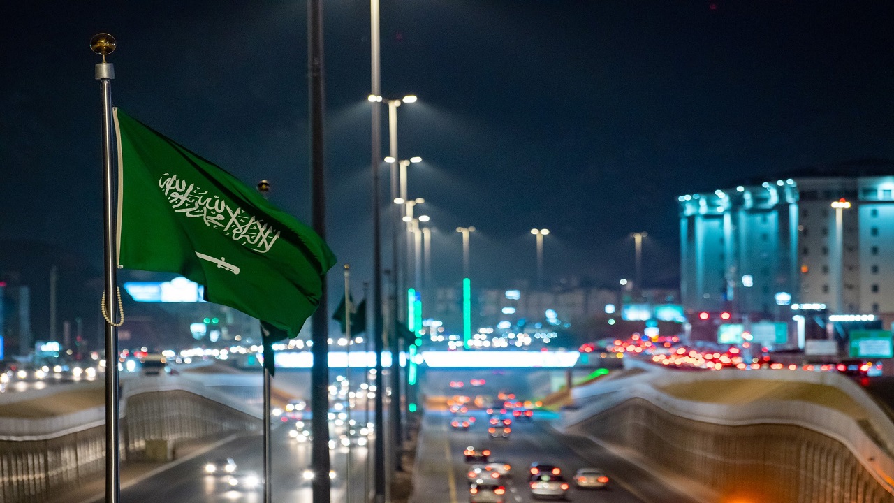 بالصور..شوارع المدينة المنورة تكتسي بالأخضر في اليوم الوطني