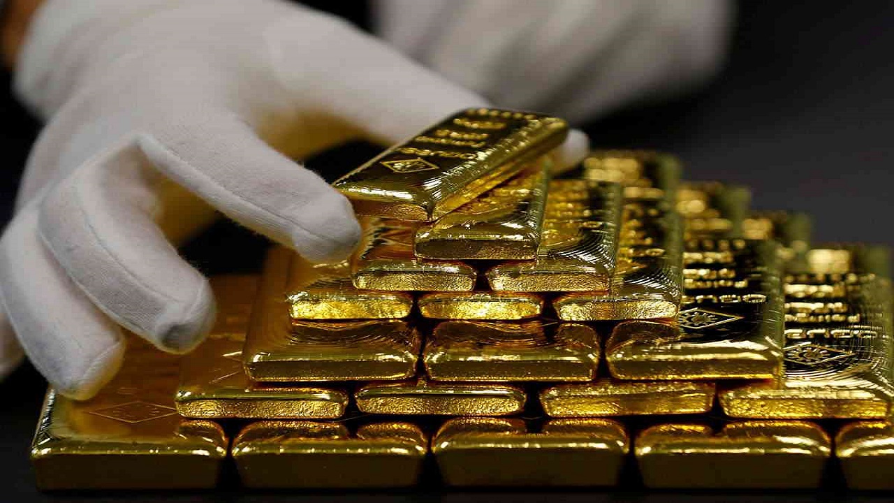الذهب يتراجع بفعل صعود الدولار والأنظار على البنوك المركزية