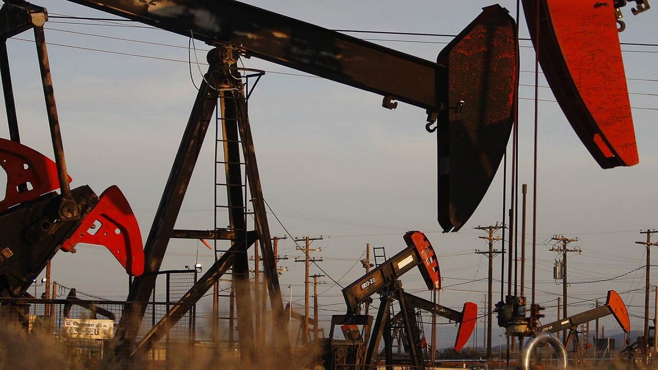 «النفط» ينخفض بنسبة 0.76 %