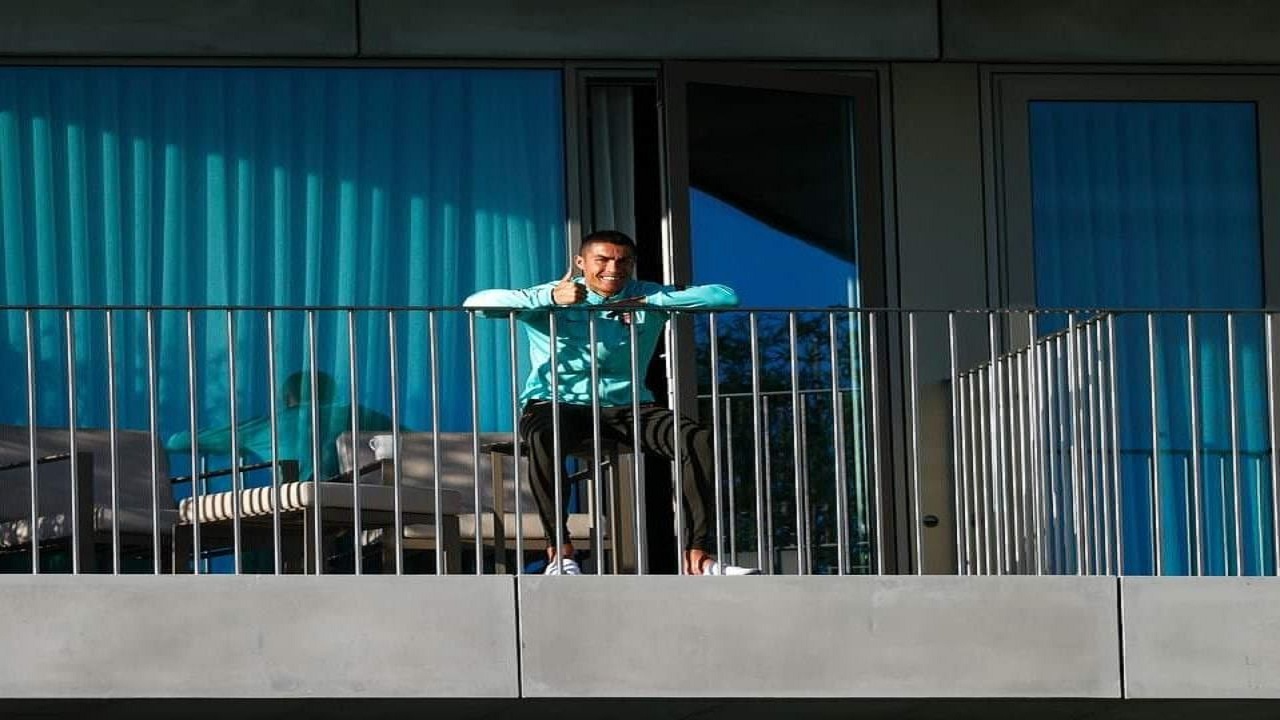 رونالدو يظهر لأول مرة بعد إصابته بكورونا .. وجورجينا: &#8220;أنت ملهمي&#8221; (صورة)