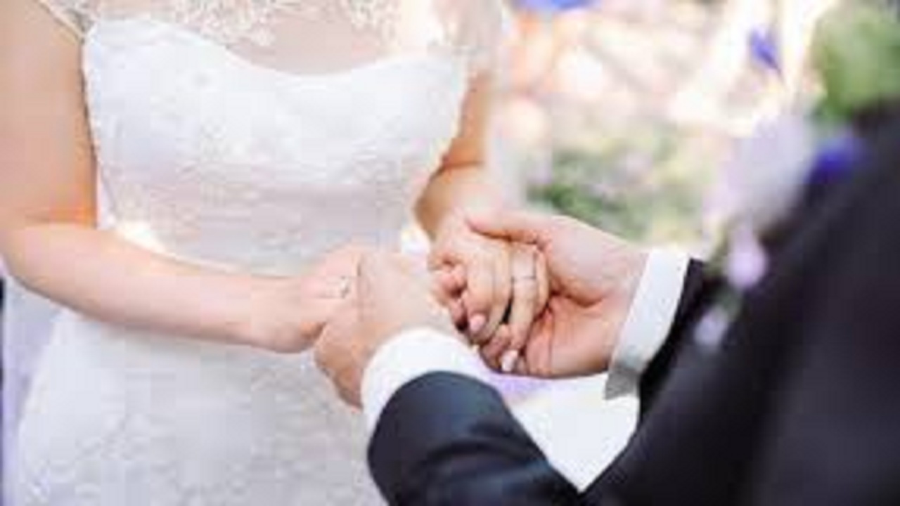 شاب يفاجئ عروسه: لا أتذكر عرض الزواج من الأساس