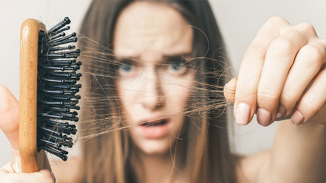 أسباب شائعة تؤدي لتساقط الشعر
