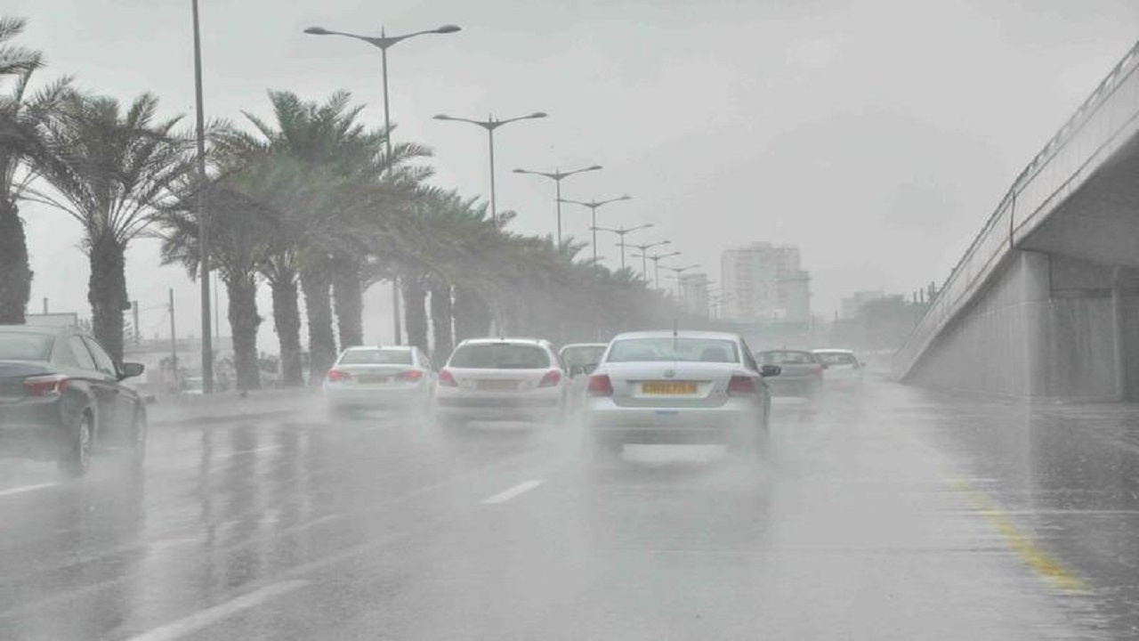 الدفاع المدني يحذر أهالي 4 مناطق من أمطار رعدية تستمر حتى الأربعاء