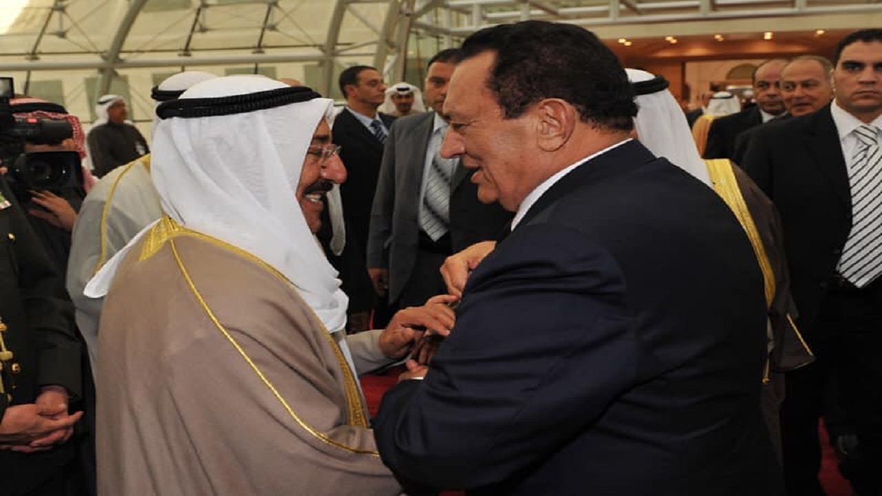 علاء مبارك يعلق على عدم حضور أسرة الرئيس الراحل مبارك عزاء الشيخ صباح