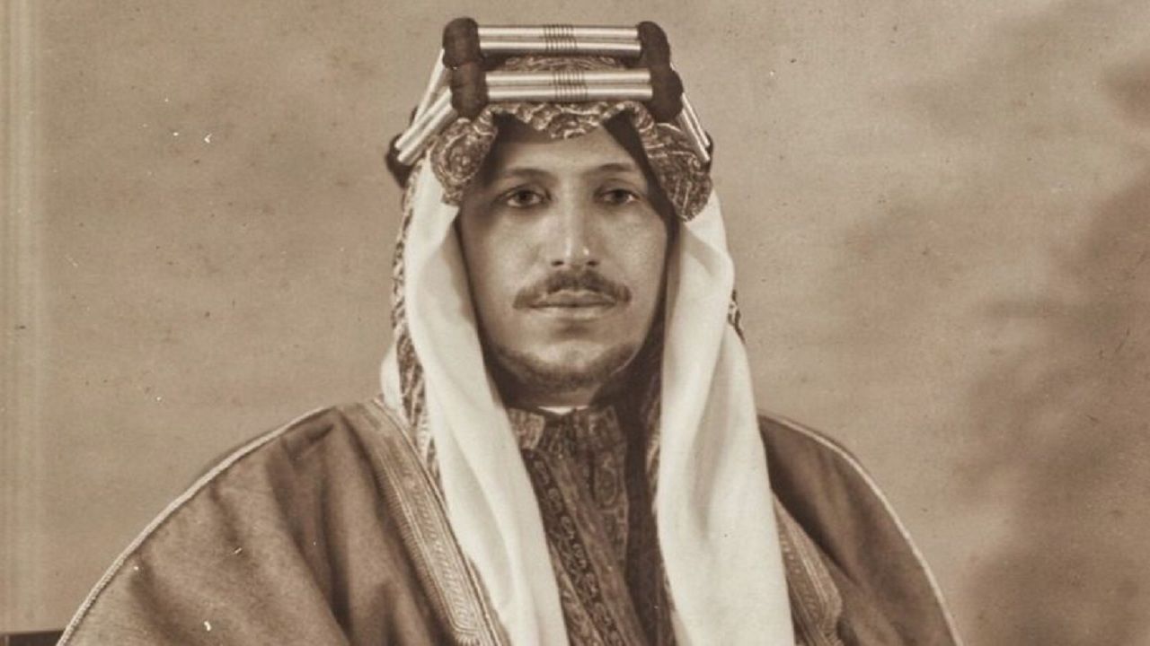 بالصور.. أول ‎طابع بريدي بالمملكة بعدما أصبح الملك سعود وليًا للعهد
