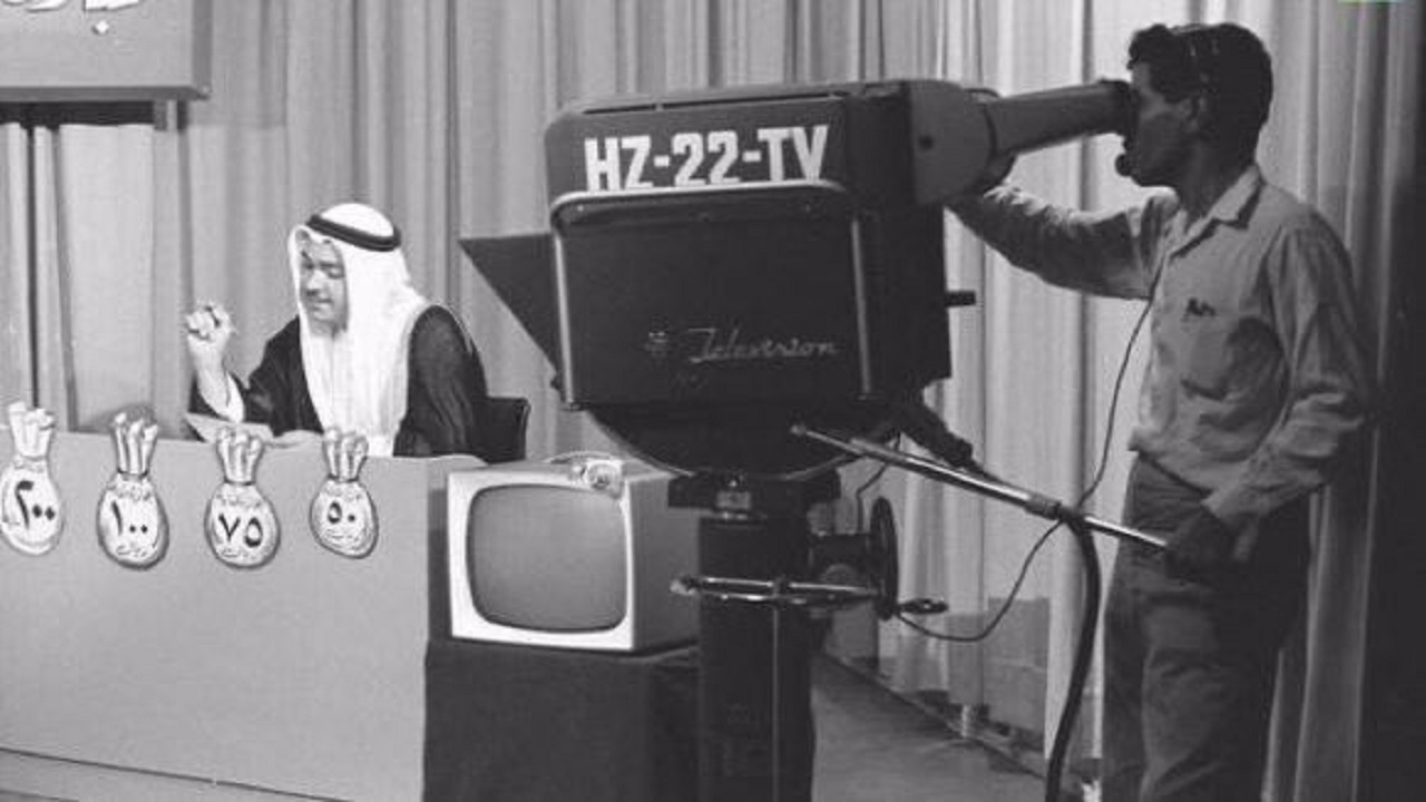 صورة نادرة للملك سعود في أول بث تلفزيوني بالمملكة