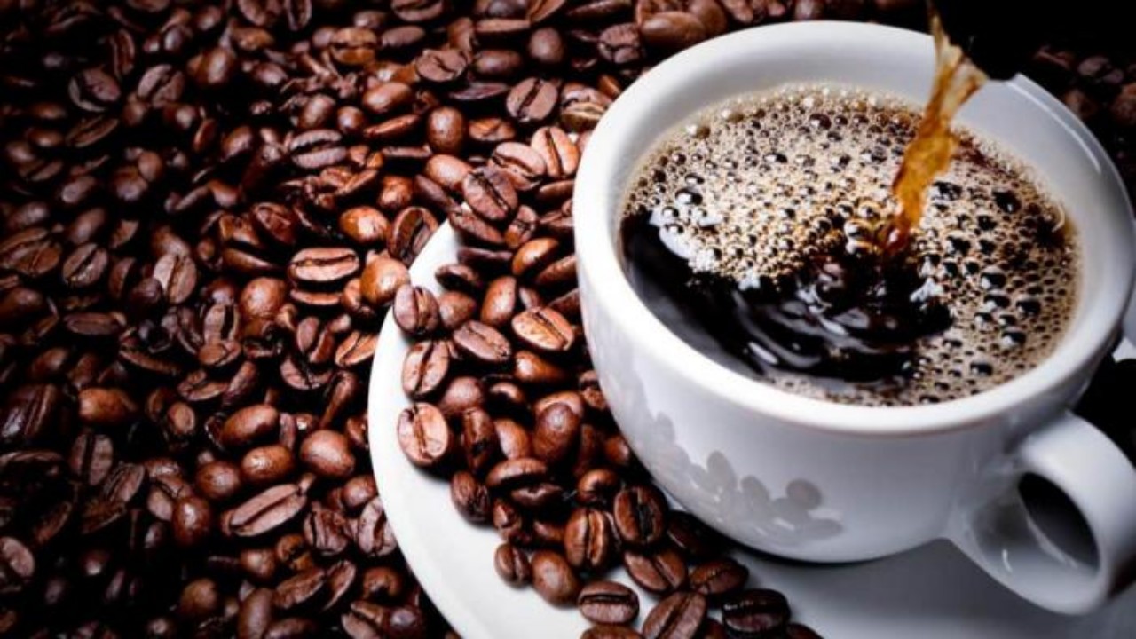تناول القهوة قبل الإفطار قد يسبب الإصابة بالسكري وأمراض القلب