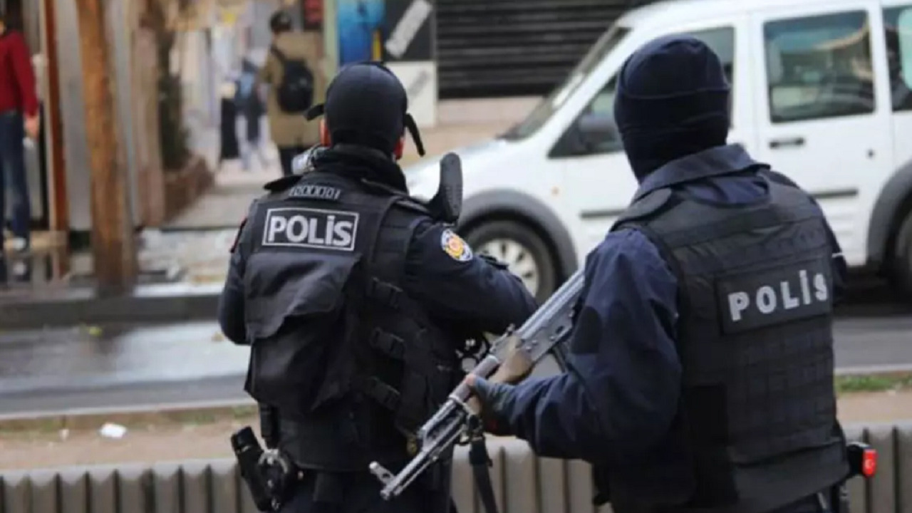 الشرطة تداهم منزل مواطن تركي انتقد نظام أردوغان