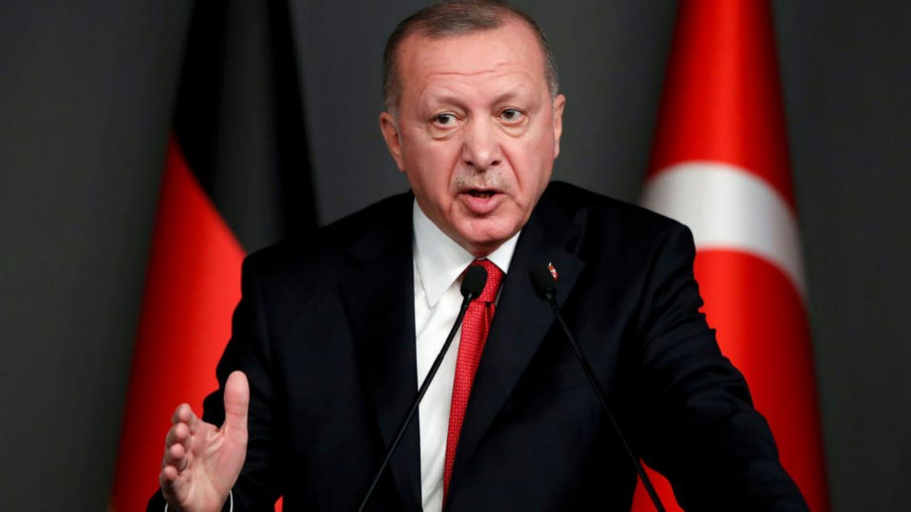 شاهد.. زواج مثليين في تركيا يفضح متاجرة حاشية أردوغان بالإسلام
