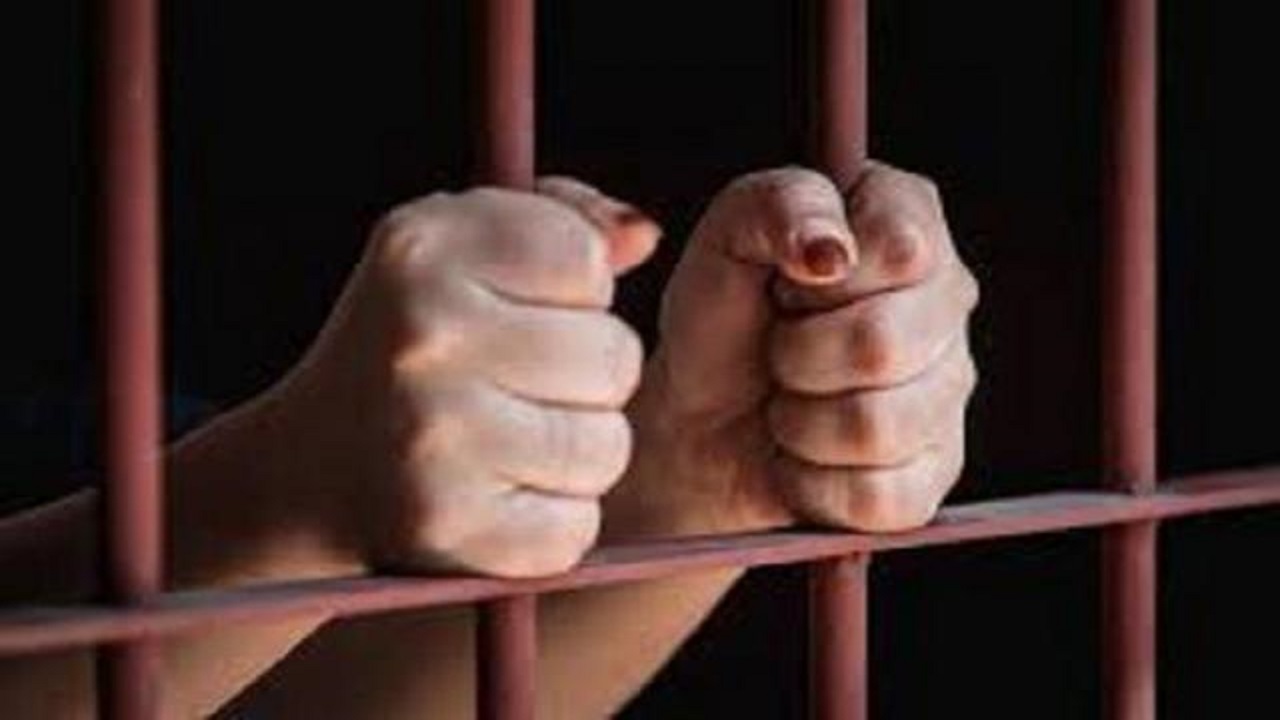 امرأة مهددة بالسجن 9 سنوات بسبب الكمامة !