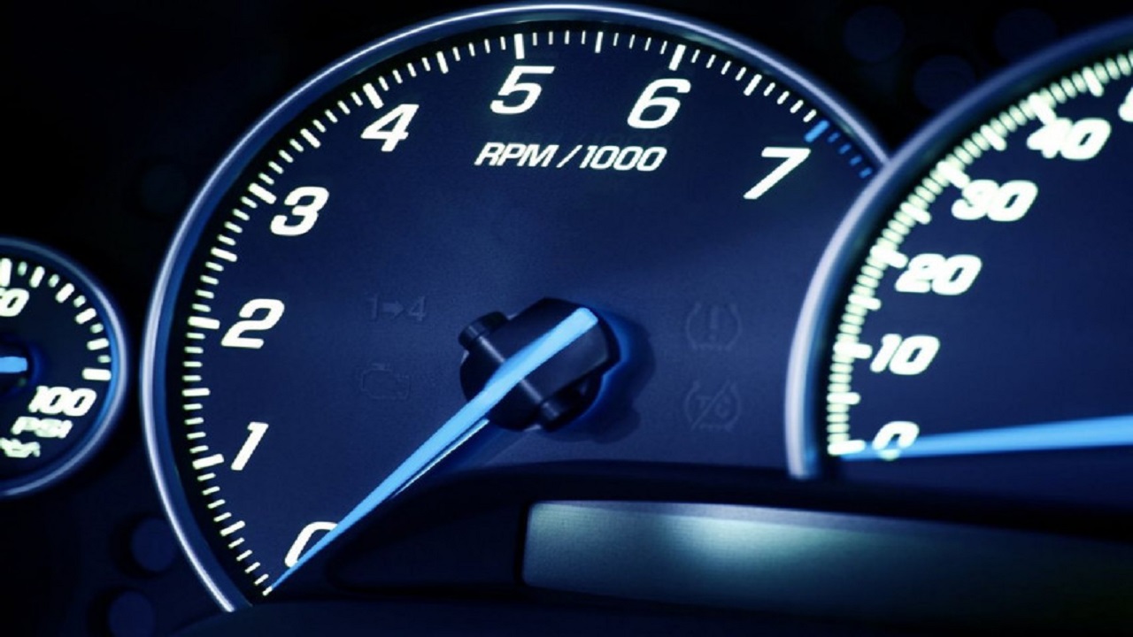 أسباب تؤدي لتحرك مؤشر بنزين السيارة الـ rpm بشكل غير منتظم