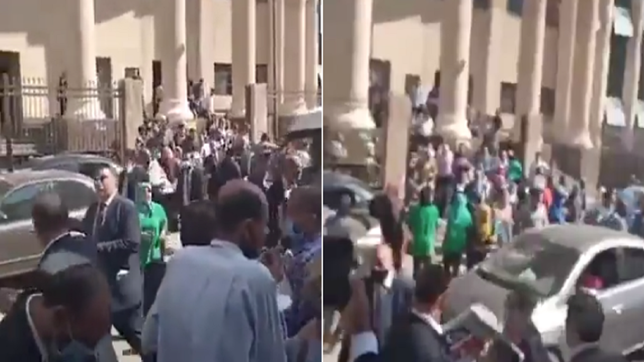 بالفيديو..تدافع وهلع أثناء إخلاء محكمة بعد الإشتباه في وجود قنبلة بدولة عربية