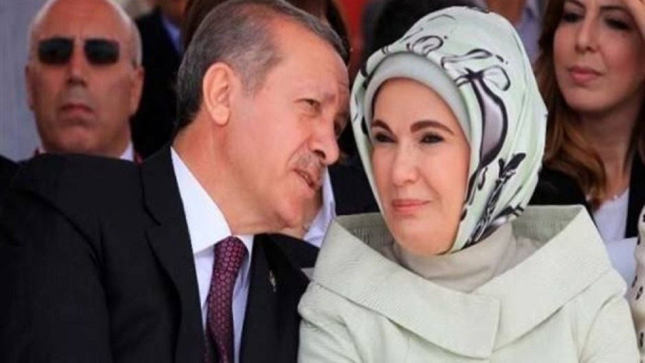 النظام التركي يحاكم صحفيًا والتهمة &#8221; عدم مدحه السيدة الأولى &#8220;