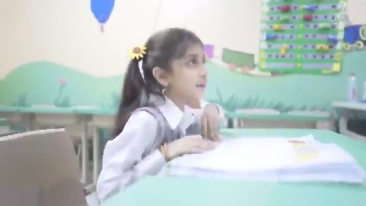 بالفيديو.. طفلة عمرها 6 سنوات تحفظ القرآن الكريم كاملًا بالرياض