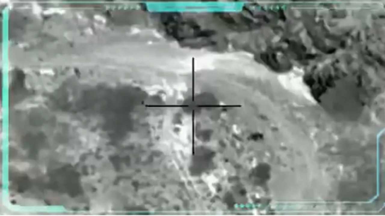 بالفيديو.. لحظة استهداف عناصر الميليشيا الحوثية في الجوف ومأرب