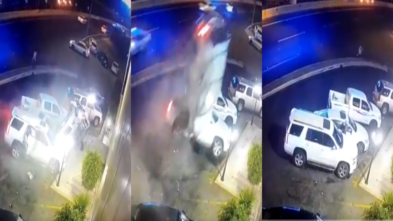 فيديو مروع للحظة اصطدام سيارة مسرعة بسيارات متوقفة بأبها