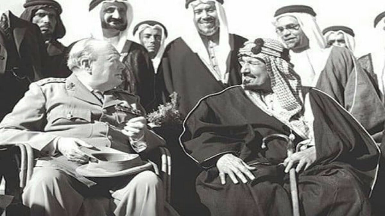 شاهد.. مقطع نادر للملك عبدالعزيز وتشرشل في الفيوم قبل 75 عامًا
