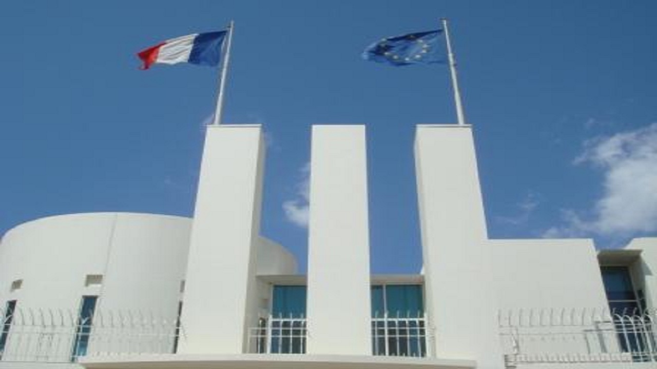 السفارة الفرنسية: نثق في سلطات المملكة لكشف ملابسات حادث الطعن