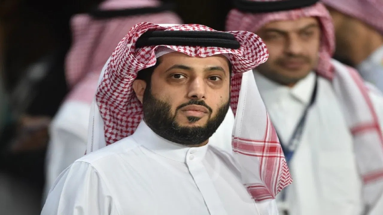 ظرف صحي طارئ يمنع تركي آل الشيخ من العودة إلى الرياض