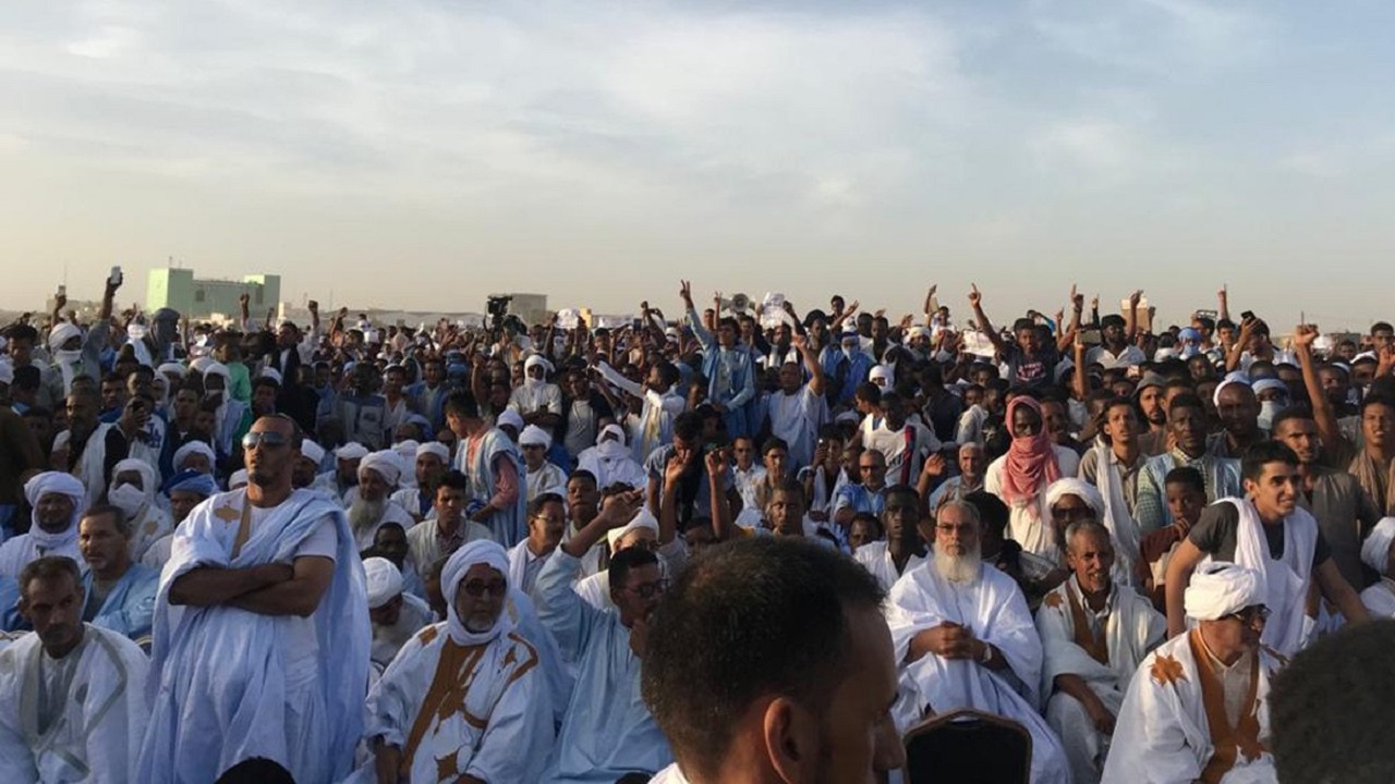 بالصور..مظاهرات تندد بالإساءة للرسول ﷺ في موريتانيا