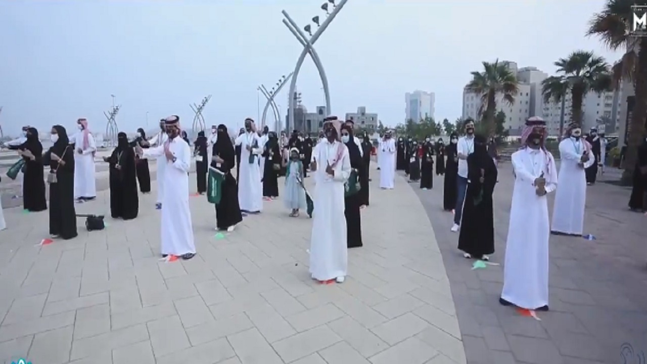 بالفيديو.. أكبر تجمع للنشيد الوطني بلغة الإشارة في جدة