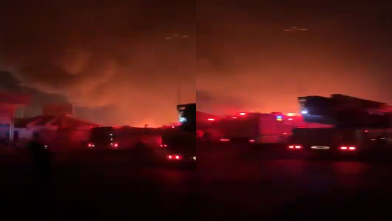 بالفيديو.. حريق ضخم في سوق تجاري بالدمام