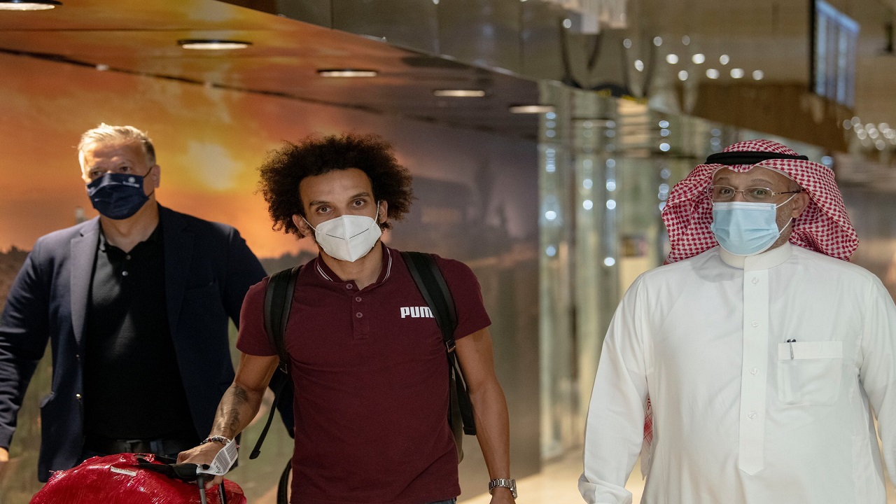 بالصور..لاعب الشباب فابيو مارتينيز يصل الرياض