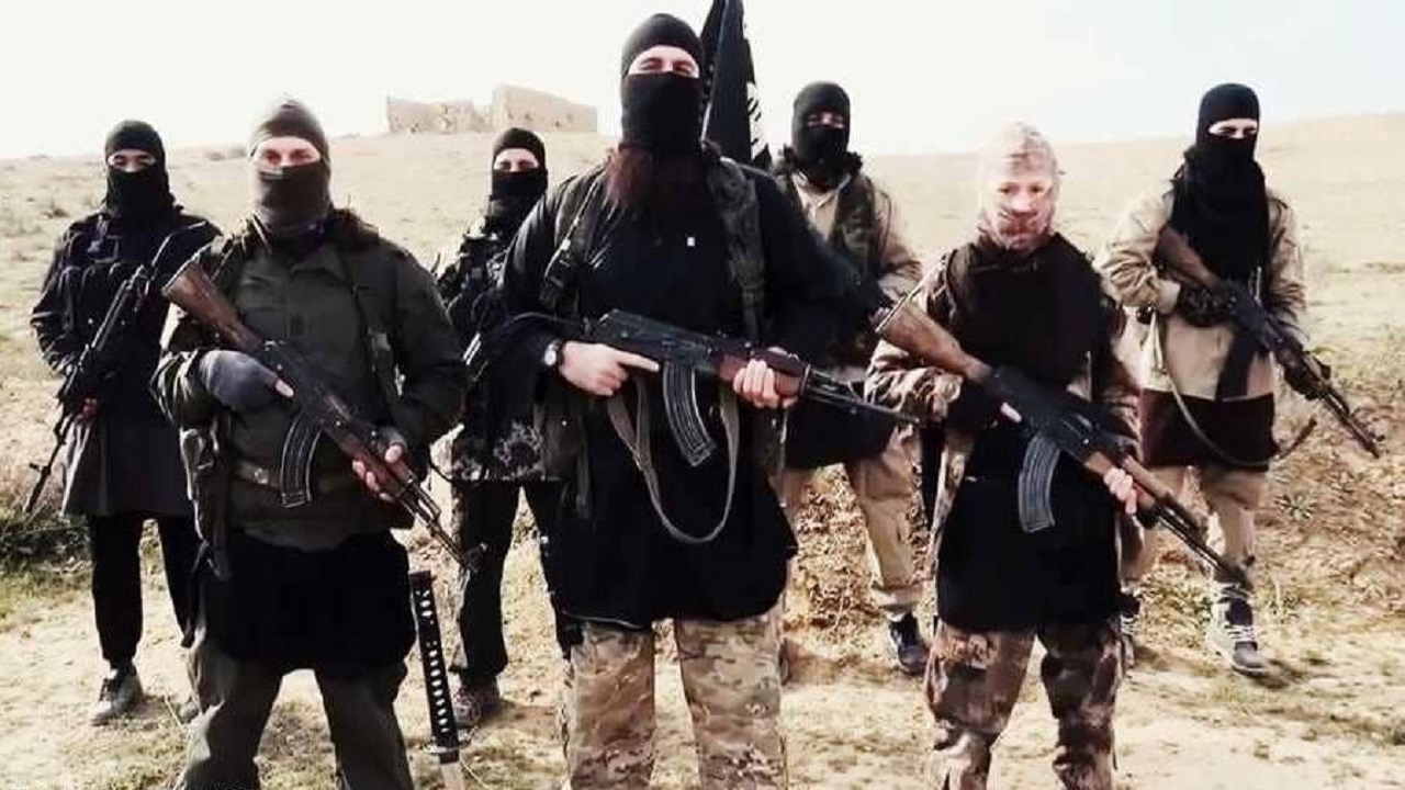 داعش تذبح العشرات في ملعب كرة قدم وتقطع رؤوسهم