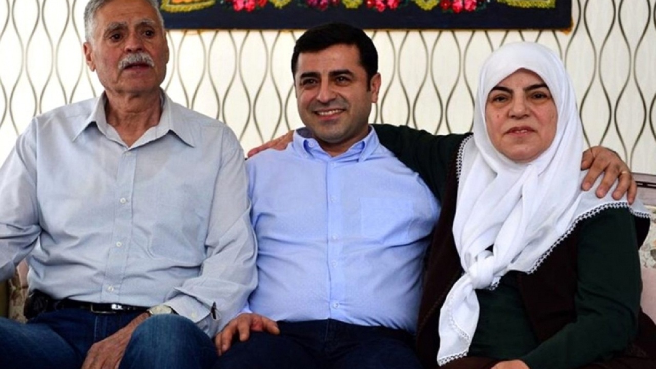 والدة زعيم الكرد المعتقل: لن أسامحك ياعديم الرحمة  &#8220;فيديو&#8221;