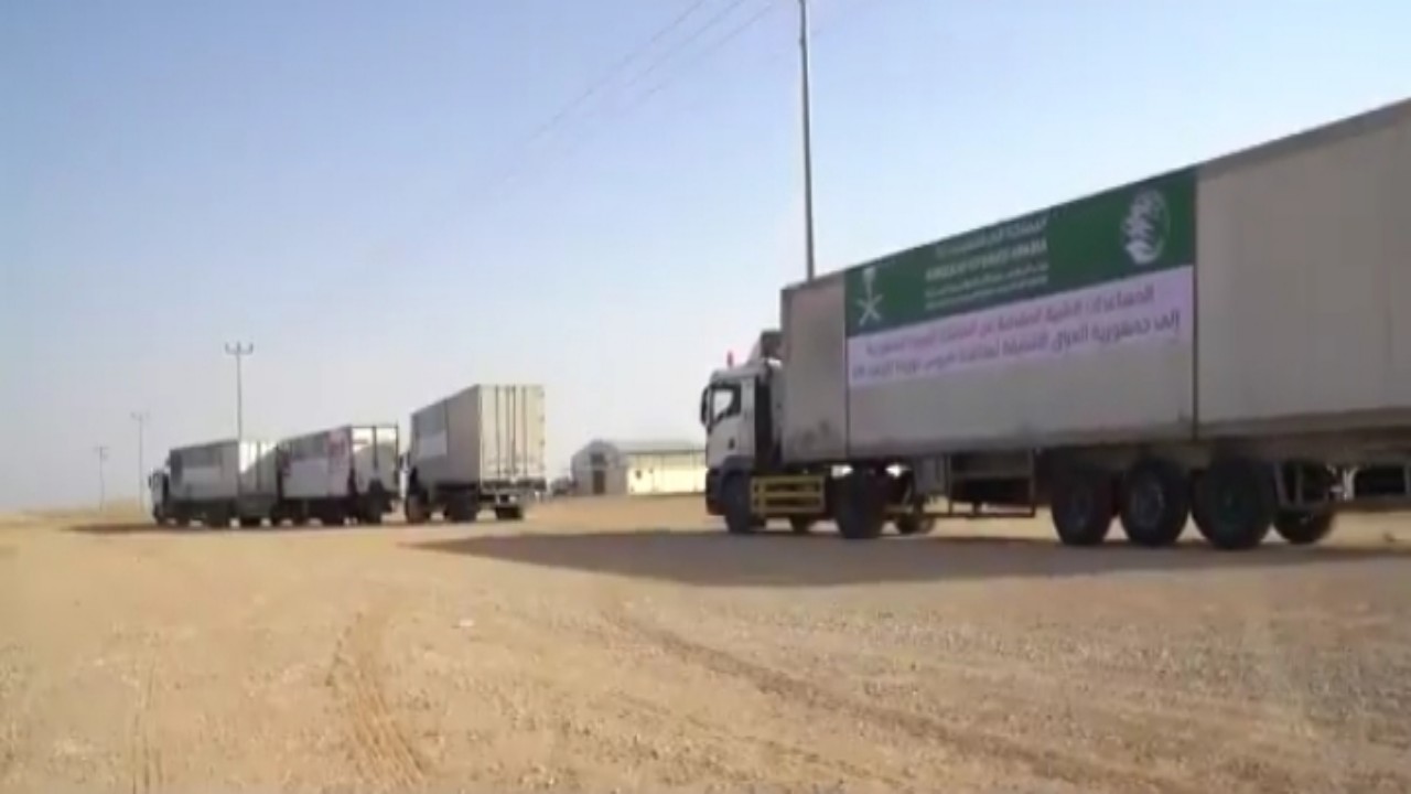 بالفيديو.. قافلة مساعدات طبية في طريقها إلى العراق عبر منفذ «جديدة عرعر»