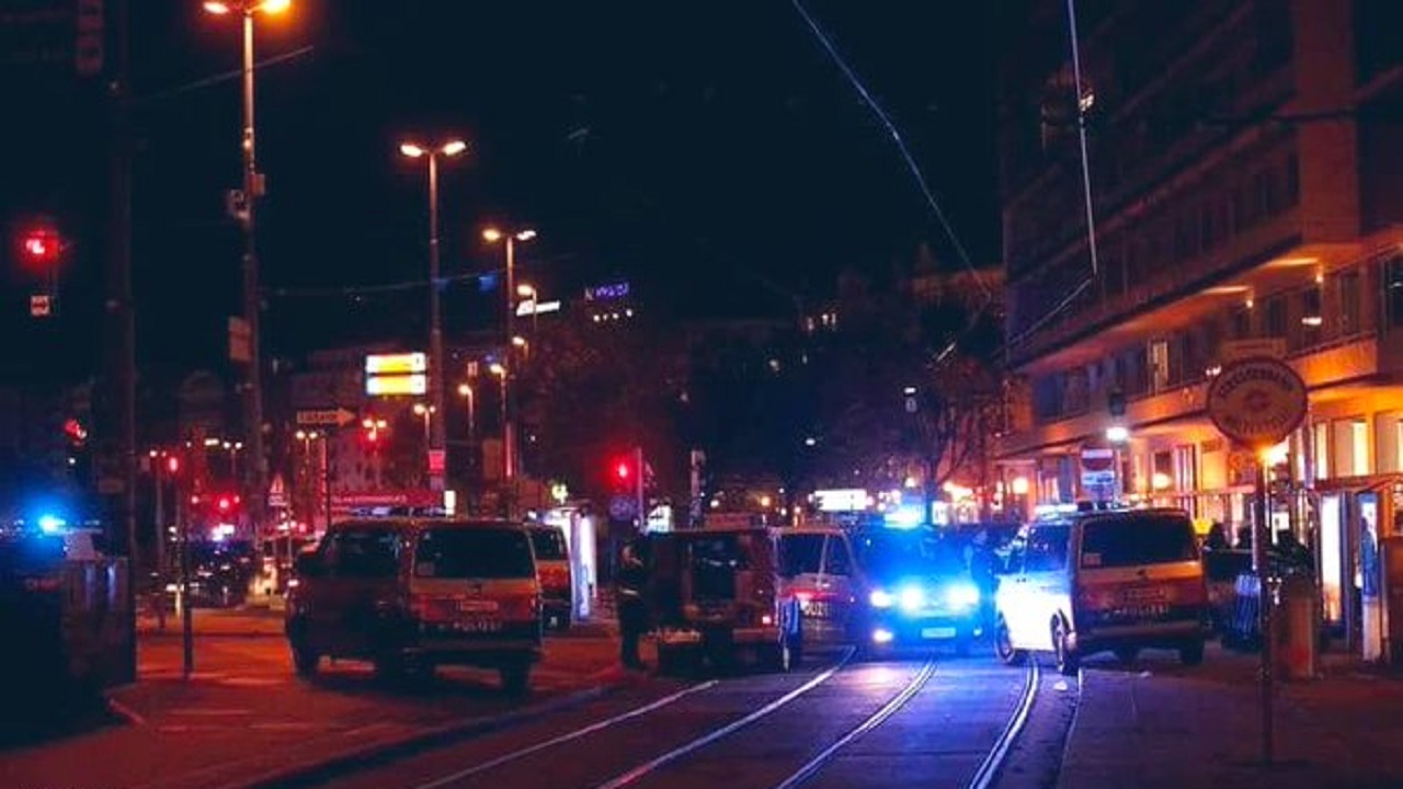 هجوم مسلّح في فيينا..وسفارة المملكة تحذر المواطنين المتواجدين