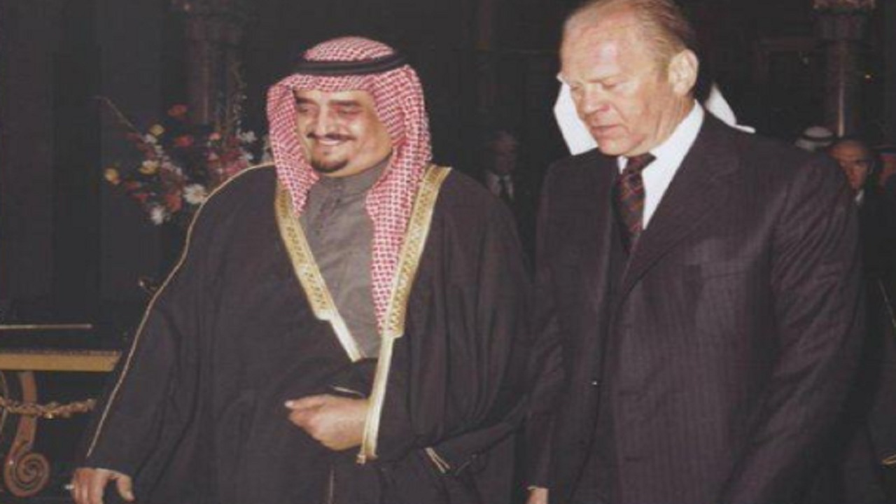 صورة نادرة للملك فهد بن عبدالعزيز مع &#8220;جيرالد فورد&#8221; في الرياض