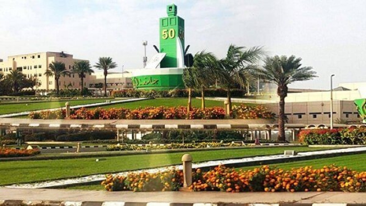 جامعة الملك عبدالعزيز تقرر تأجيل اختبارات يوم غد