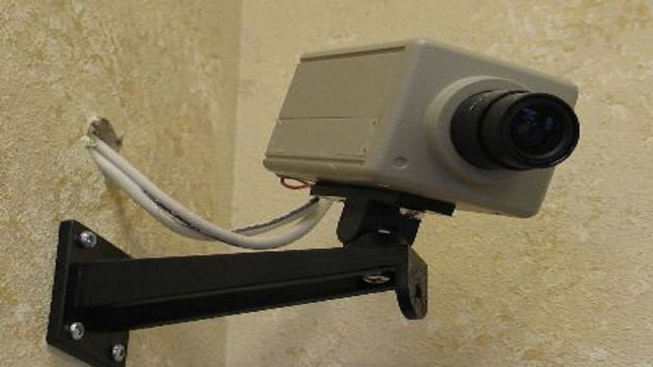 إغلاق مشغل نسائي يضع كاميرات مراقبة بالطائف