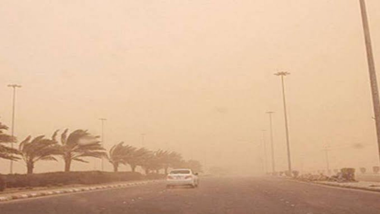 رياح مثيرة للأتربة تسود أجواء الرياض