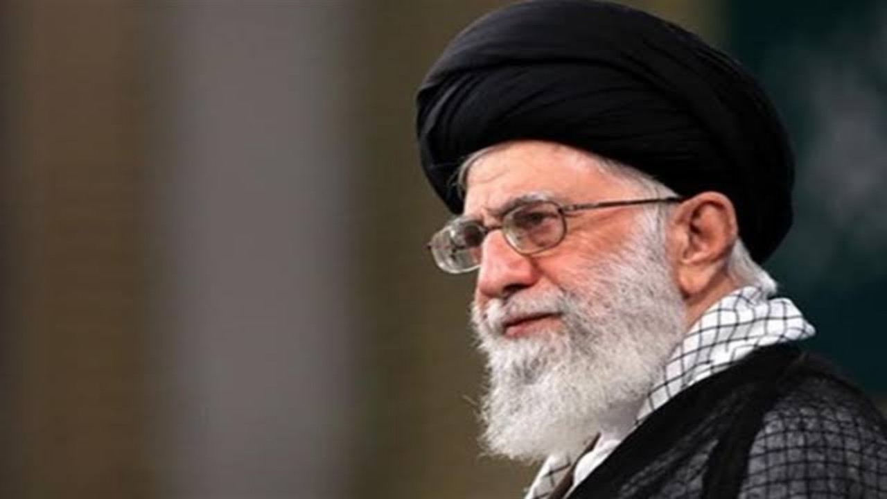 ‏المرشد الإيراني يتوعد بالثأر للعالم النووي محسن فخري زاده