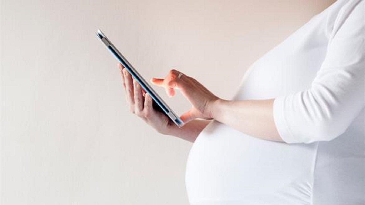أبحاث تحذر من أضرار «الواي فاي» والهواتف النقالة على النساء الحوامل