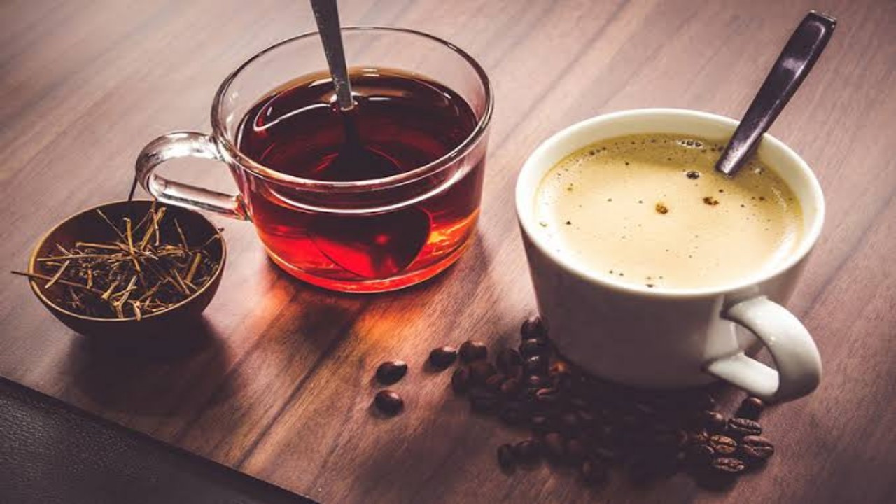 أبرز الاختلافات الصحية بين الشاي والقهوة