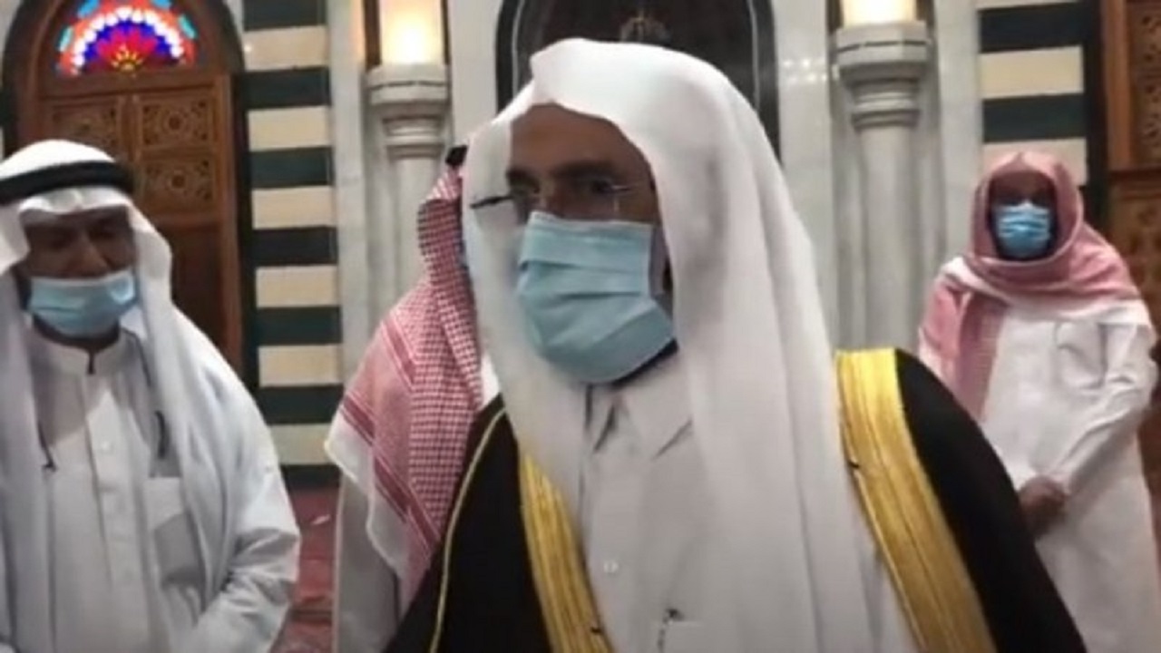 بالفيديو.. توجيه مهم من &#8220;آل الشيخ&#8221; للأئمة خلال تفقده مسجد الخندق بالمدينة المنورة